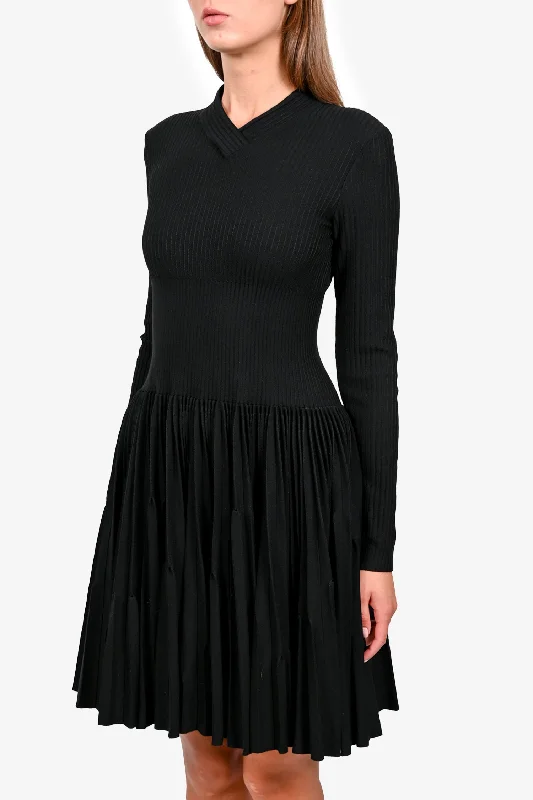 Cheer parade dress-Alaia Black Ribbed Wool-Blend Turtleneck Pleated Dress Size 42