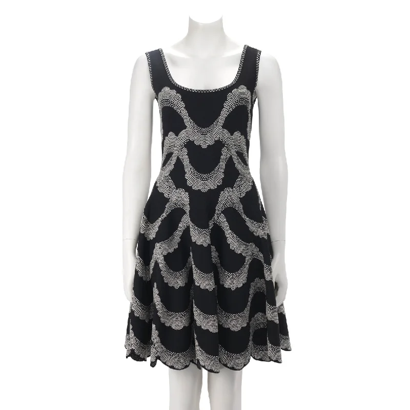 Petal garden dress-Alexander McQueen Black & White Jacquard Knit Scalloped Hem Dress S