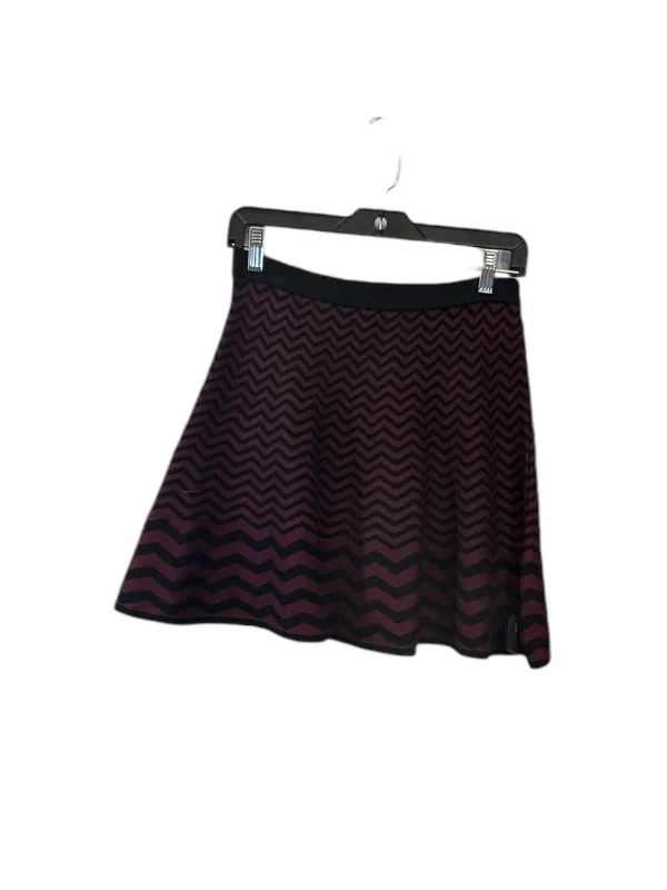 Sterling sleek skirt-Skirt Mini & Short By Romeo And Juliet In Black & Red, Size: M