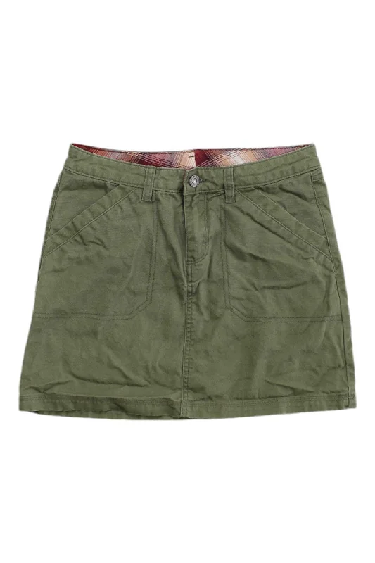 olive green:#516c4f