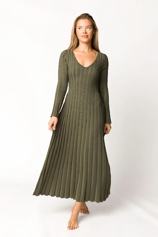 Multi-layer tropical dress-Hadley Long Sleeve V-Neck Knit Maxi Dress in Olive- Bump Friendly