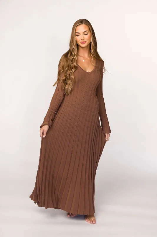 Pleat-front vintage dress-Hadley Long Sleeve V-Neck Knit Maxi Dress in Cocoa